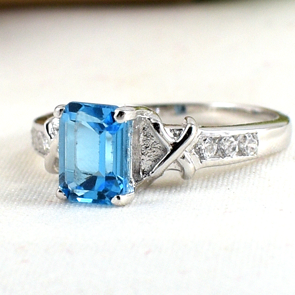 SKJewelryfactory แหวนเหลี่ยมพลอยสวิสบลูโทปาซแท้ ดีไซน์เรียบๆดูทันสมัย ER00792-SBT