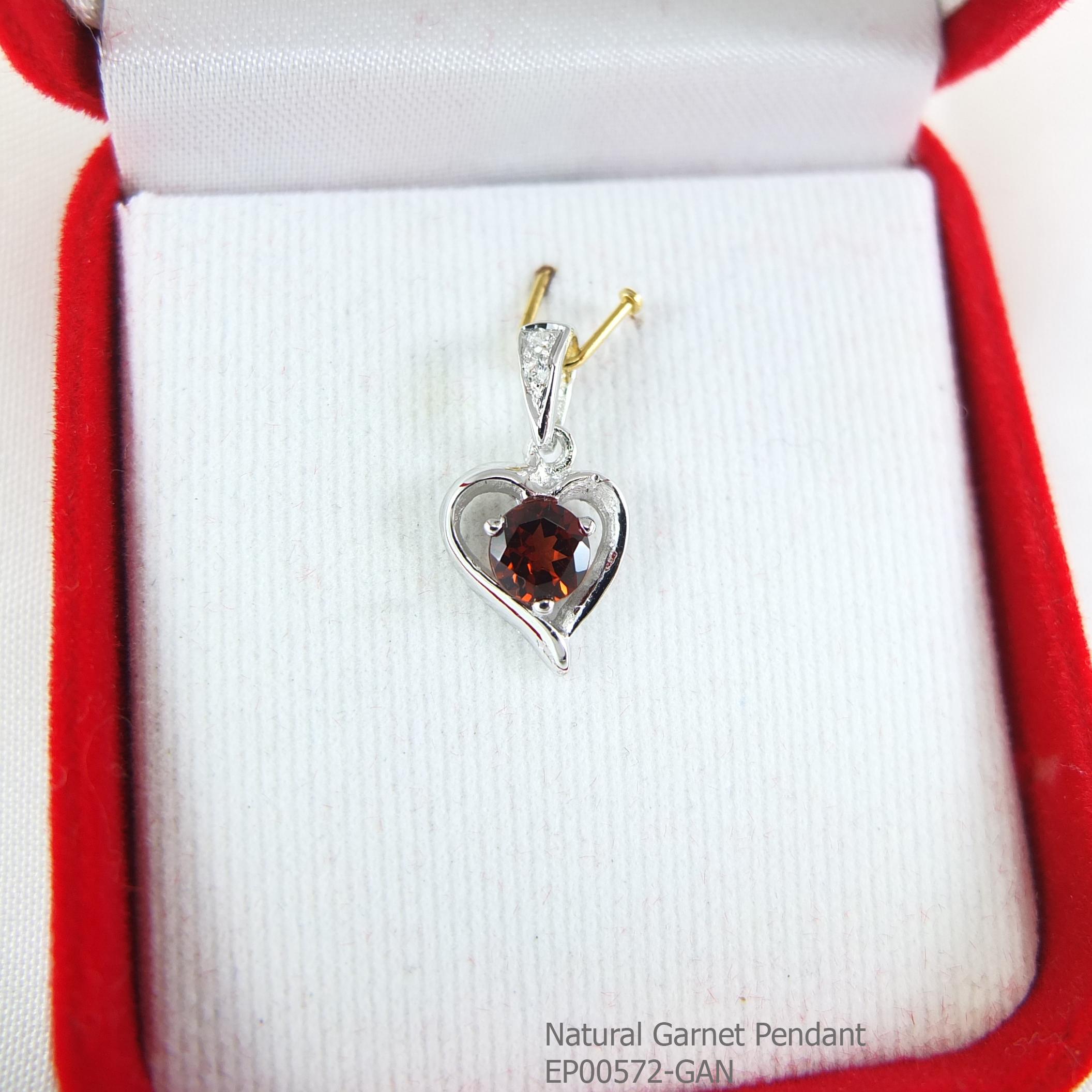 SKJewelryFactory EP00573-GAN จี้พลอยรูปหัวใจ ฝังพลอยโกเมนแท้ ตัวจี้ผลิตจากเงินแท้ 92.5%