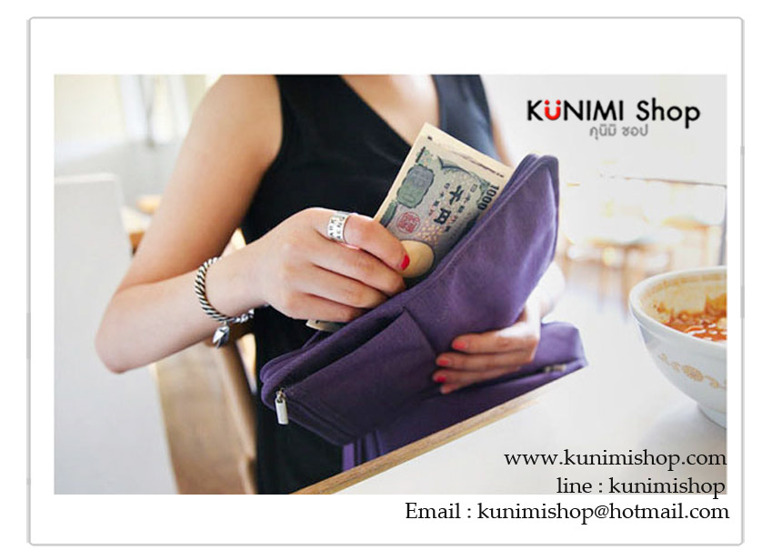 กระเป๋าถือใส่เงิน พาสปอร์ต นามบัตร บัตรATM มือถือ เอกสารต่างๆ หรือใส่ของจุกจิก มีซิปเปิดปิด ด้านใน มีช่องให้ใส่บัตรและเอกสารมากมา และมีช่องซิบไว้ใส่ของสำคัญ มีช่องเสียบปากกา ผ้าสวย งานคุณภาพคะ ขนาดกระทัดรัด ง่ายต่อการพกพา