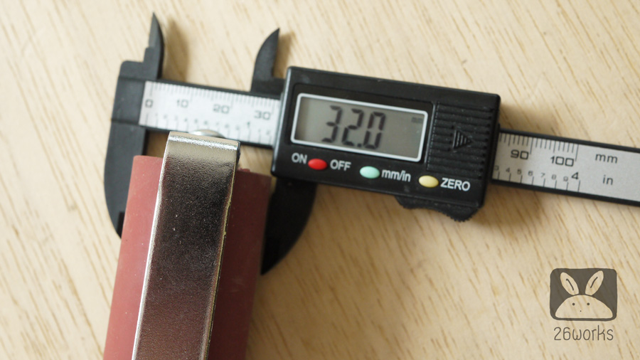 ลูกกลิ้งล้อยาง ด้ามไม้ 8 นิ้ว