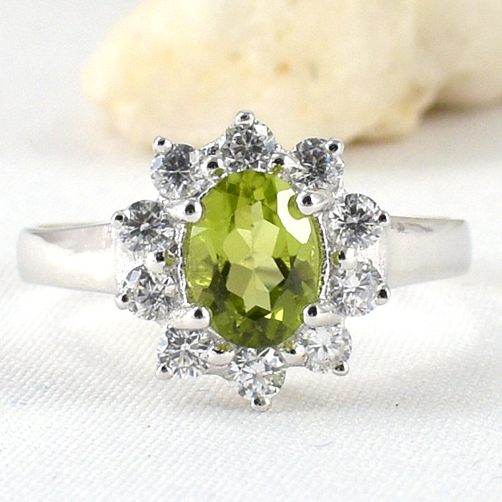 SKJewelryfactory แหวนเงินพลอยเพอริดอทแท้ ล้อมเพชร ER02188-PDT