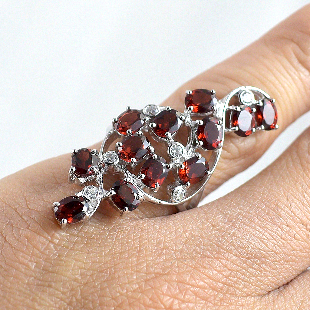 SKJewelryFactory แหวนพลอยโกเมนแท้ วงนี้เหมาะใส่นิ้วกลาง และนิ้วชี้ ดีไซน์สวยเก๋ ER01205-GAN