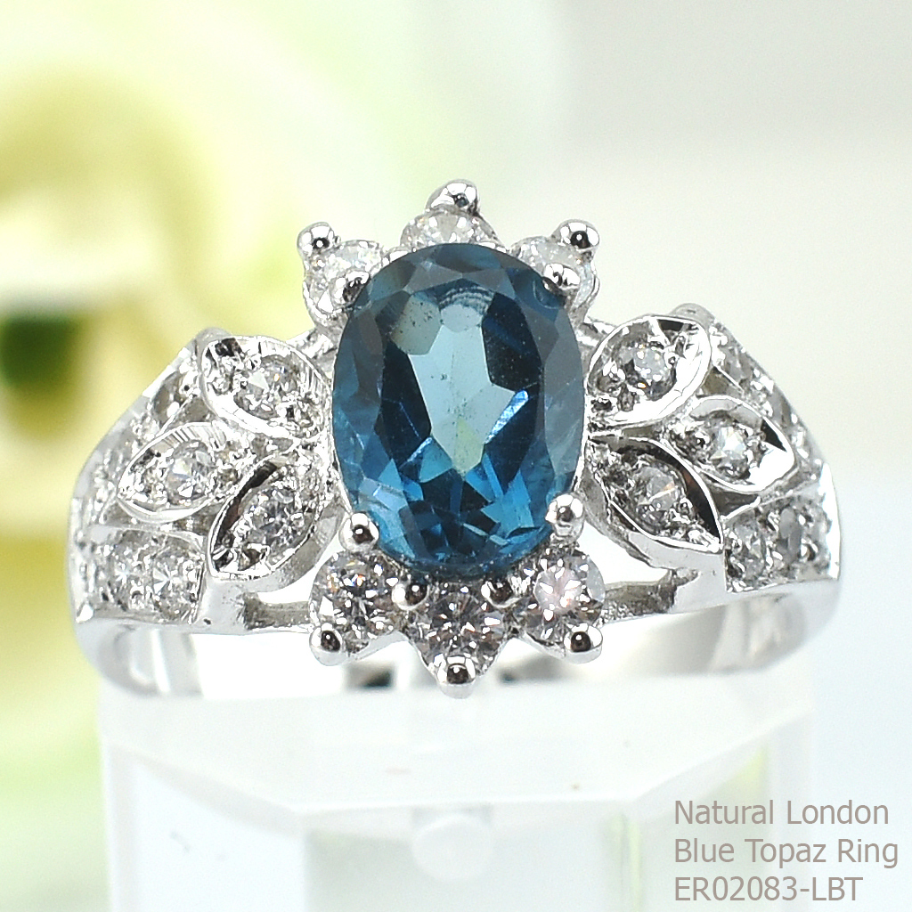 SKJewelryfactory แหวนเงินแท้ ฝังพลอยลอนดอนบลูโทปาซแท้ และเพชร ดีไซน์ล้ายดอกไม้ ER02083-LBT