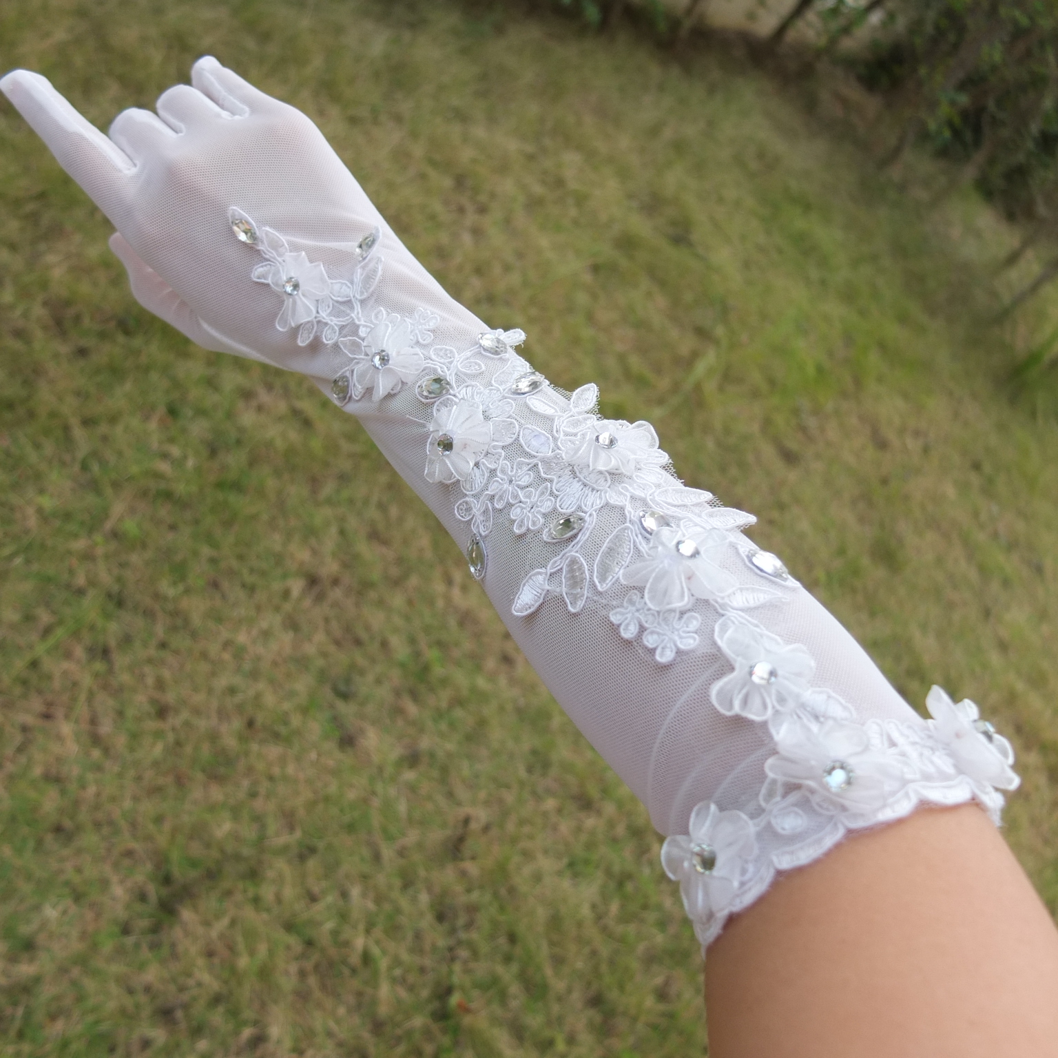ถุงมือยาวครึ่งแขนแบบคลุมนิ้วติดลูกไม้ ดอกไม้