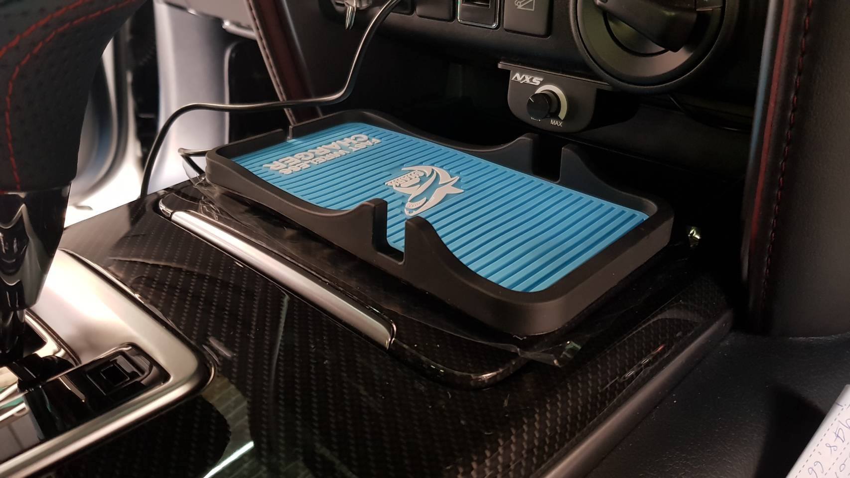 Fortuner แท่น wireless charger แบบ fast charge (แค่เสียบช่อง) เพิ่มความสะดวกในการชาร์จ ตรงใจสำหรับลูกค้าที่ต้องการย้ายติดตามไปทุกที่