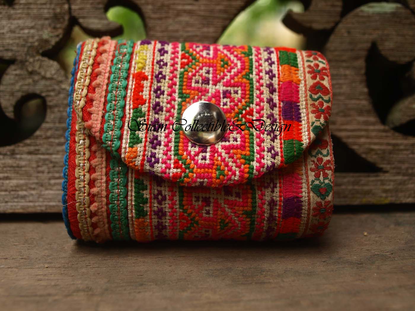 กระเป๋าสตางค์ กระดุมสีเงิน/ Ethnic Hmong Embroidered Coin Purses EC 004
