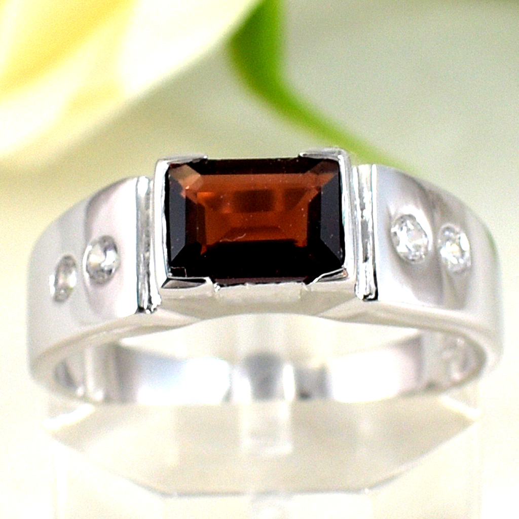 SKJewelryFactory แหวนชายสไตล์ลำลอง แหวนเงินแท้ 92.5% ฝังพลอยโกเมนแท้ ER02351-GAN