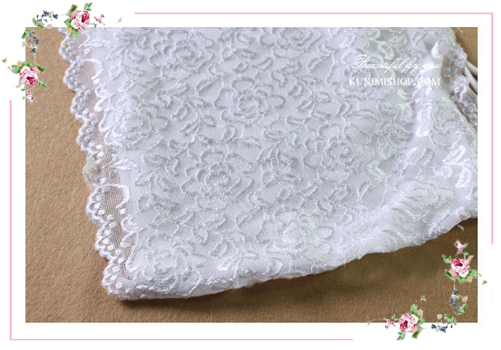  เสื้อซับในผ้าลายลูกไม้แบบมีสายคล้องไหล่ สวยหวาน จะใส่เป็นซับใน หรือ จะใส่แบบเป็นซีทรูก็สวย เพราะมีผ้าลายลูกไม้ประดับ สวยทันสมัยมากคะ รอบอกไม่เกิน 34 นิ้ว มี 3 สี ขาว , ดำ , และ สีเนื้อ