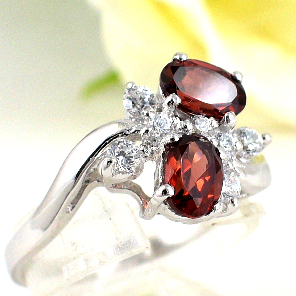 SKJewelryFactory แหวนพลอยคู่ พลอยโกเมนแท้ และเพชร ตัวเรือนเงินแท้ ER01016-GAN
