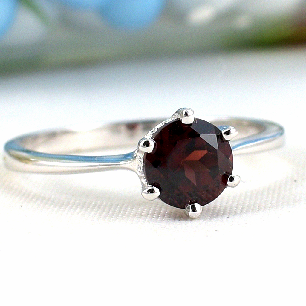 SKJewelryFactory แหวนชู แหวนพลอยโกเมนแท้ กระเปาะชูพลอยเป็นรูปหัวใจน่ารักมาก ER00795-GAN