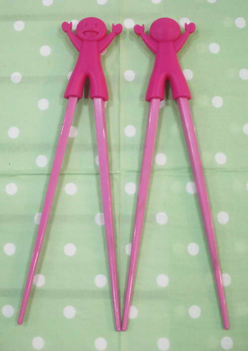 ตะเกียบ 2 ข้าง ยึดติดกันด้วยตุ๊กตาซิลิโคน สีชมพูบานเย็น 1ชุด มี 2 คู๋ค่ะ