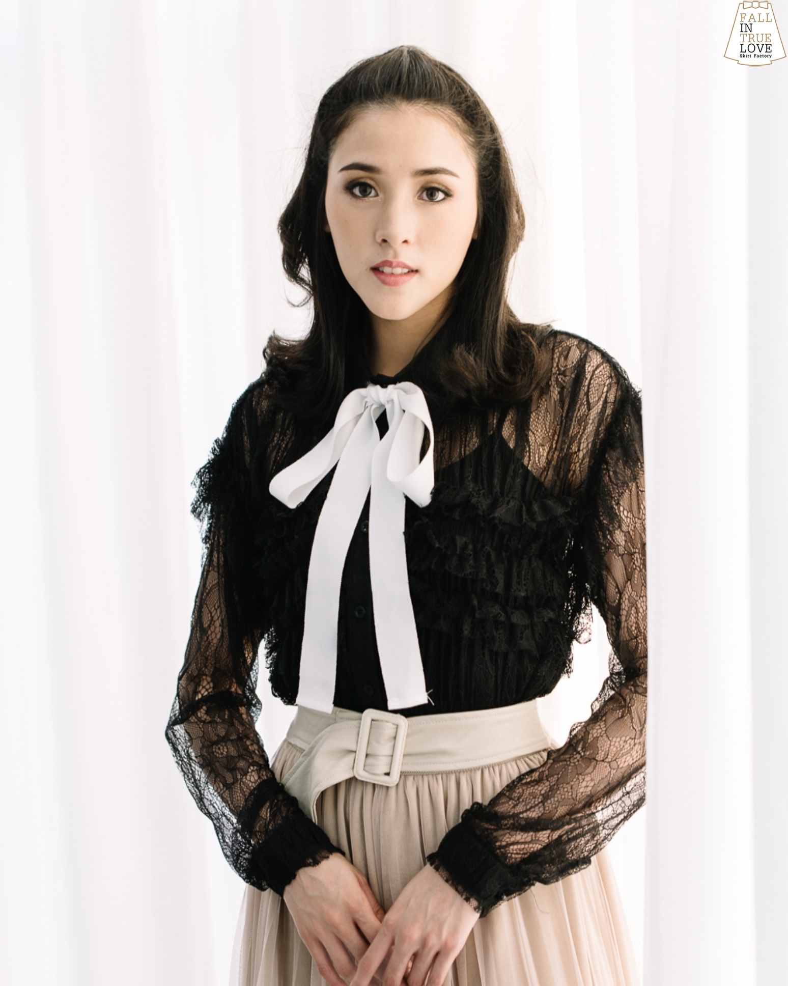 เสื้อผ้าเกาหลี พร้อมส่ง เสื้อลูกไม้ ซีทรูคอเชิ้ตแขนยาว