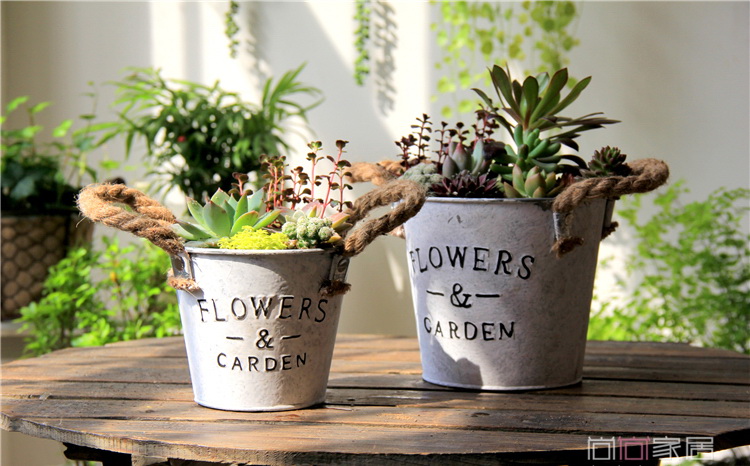 พร้อมส่ง ถัง กระถางต้นไม้สังกะสีมีหูหิ้วเชือกปอ ลาย Flower & Garden ทำสีพื้นเก่า Zakka มี 2 ขนาด