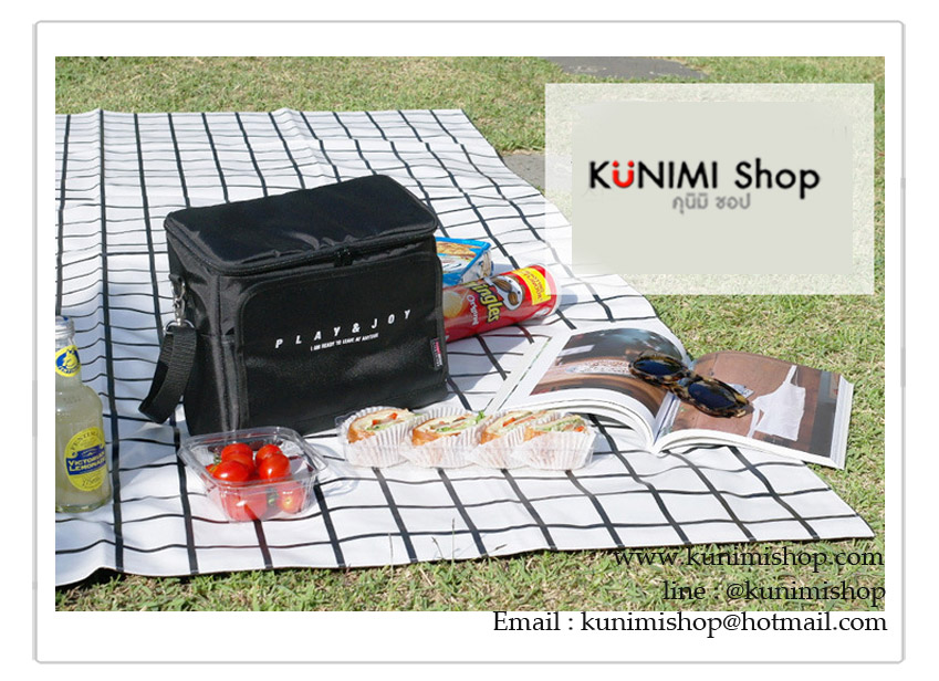 GB230 กระเป๋าผ้าใส่อาหาร กล่องข้าว เก็บรักษาอุณหภูมิ ร้อน-เย็น วัสดุทำจากผ้า มีซิบเปิด-ปิด พร้อมสายสะพาย ด้านหน้ากระเป๋ามีช่องใสใส่ของ ขนาด กว้าง 27 x สูง 24 x หนา 10 cm.