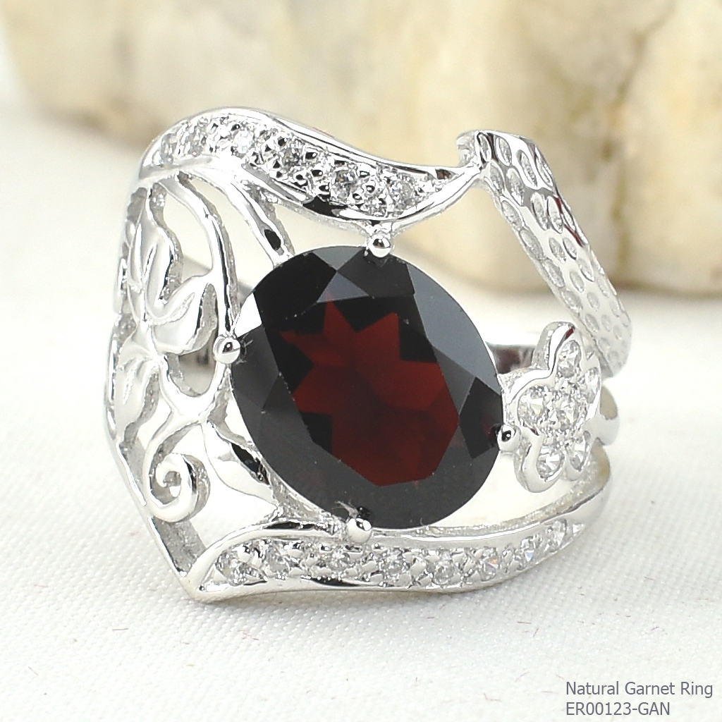 SKJewelryFactory SKJewelryFactory แหวนพลอยโกเมนแท้ สีเเดงกล่ำ ดีไซน์ลายใบตำลึง ER00123-GAN แดง
