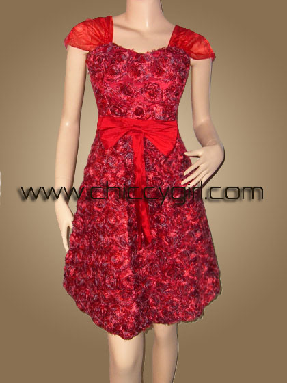 ชุดราตรีผ้าไหมสีแดงเลือดนก แบบมีแขน ปักดอกกุหลาบเงาทั่วตัว น่ารักสวยหรูมาก