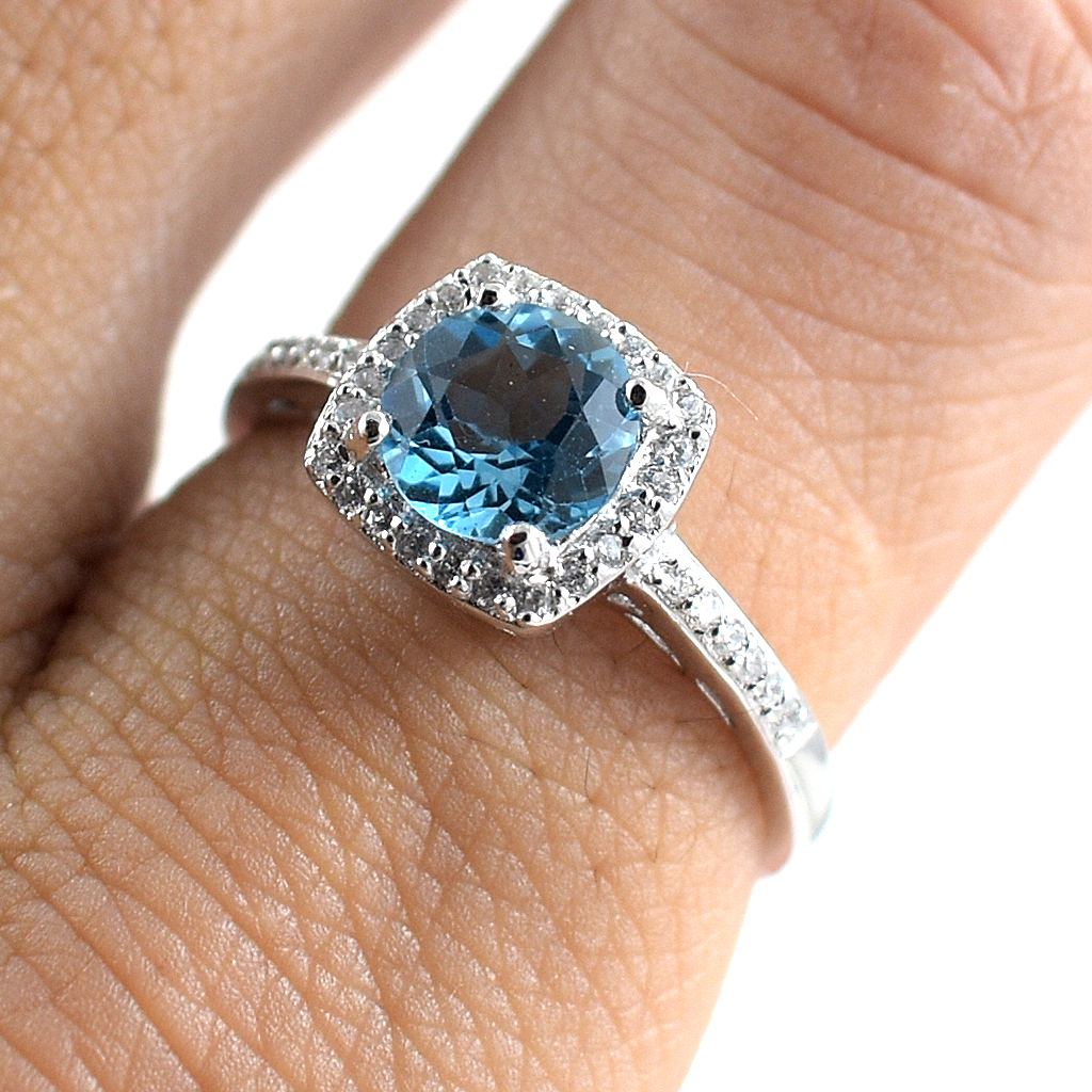 SKJewelryfactory แหวนสวิสบลูโทปาซแท้ ดีไซน์ล้อมเพชร เรียบหรู เล่นไฟดี ER02153-SBT