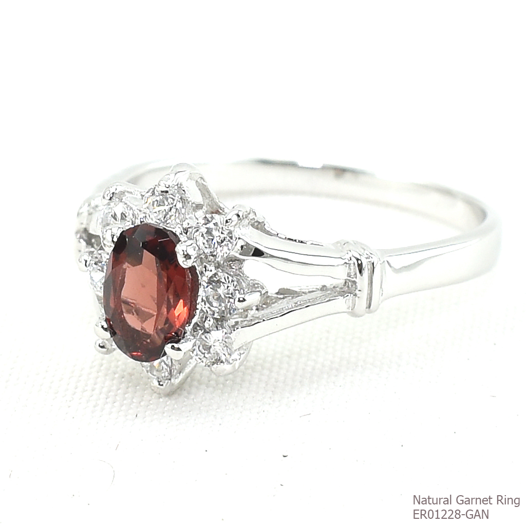 SKJewelryFactory แหวนโกเมนแท้ แหวนพลอยแท้ล้อมเพชร ตัวเรือนเงินแท้ ER01228-GAN