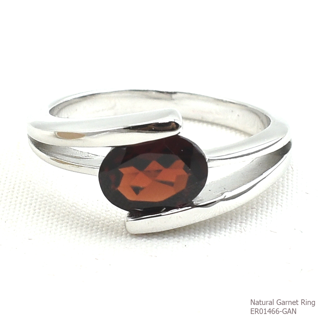 SKJewelryfactory แหวนพลอยเม็ดเดี่ยว เงินแท้ 92.5% ฝังพลอยโกเมนแท้ ER01466-GAN