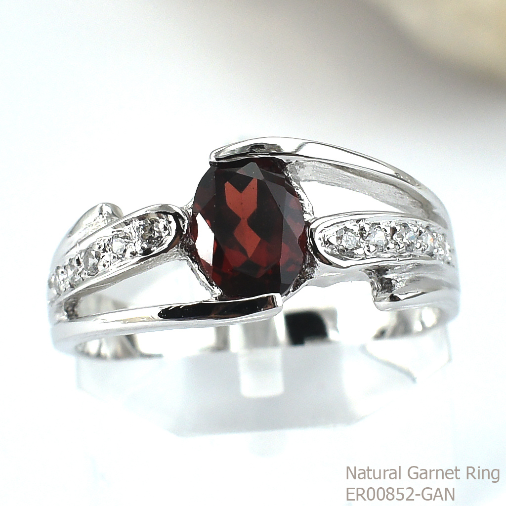 SKJewelryFactory แหวนพลอยโกเมนแท้และเพชร พลอยโกเมนแท้ สีแดงเข้ม ER00852-GAN