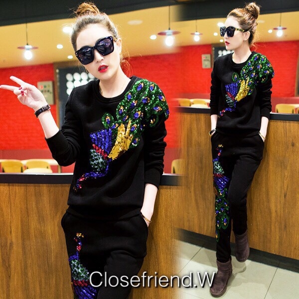 เสื้อผ้าเกาหลี พร้อมส่ง เสื้อ+กางเกง แต่งนกยูงปักเลื่อม