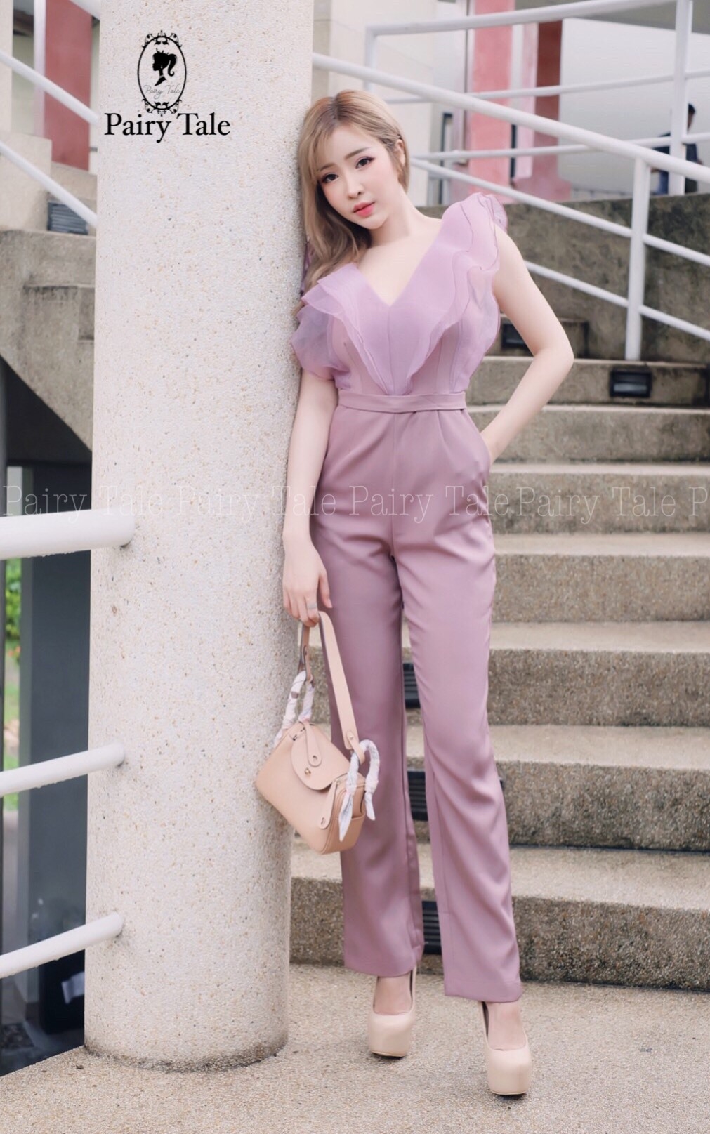 เสื้อผ้าแฟชั่นเกาหลี พร้อมส่ง จั้มสีเทาคอวีลึก