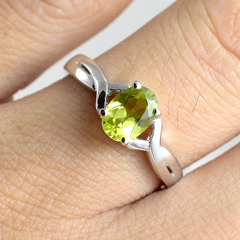 SKJewelryfactory แหวนเงินแท้ฝังพลอยเพอริดอทแท้ น่ารักสุดชิค ER01748-PDT