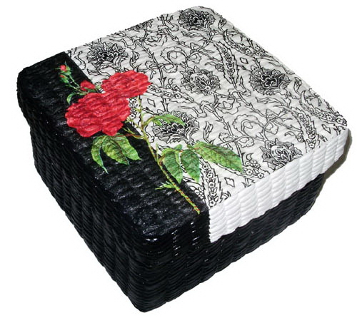 กล่องเก็บของผักตบชวาทรงจตุรัส แบบฝาครอบ ลายกุหลาบแดงบนพื้นวินเทจสีดำ