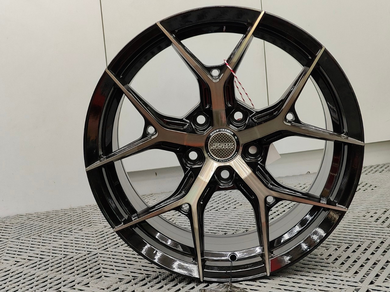 ล้อ SSW S385 ขอบ 17x8.5 5x114.3 ET38 สีดำเงาหน้าชา *ราคาต่อวง