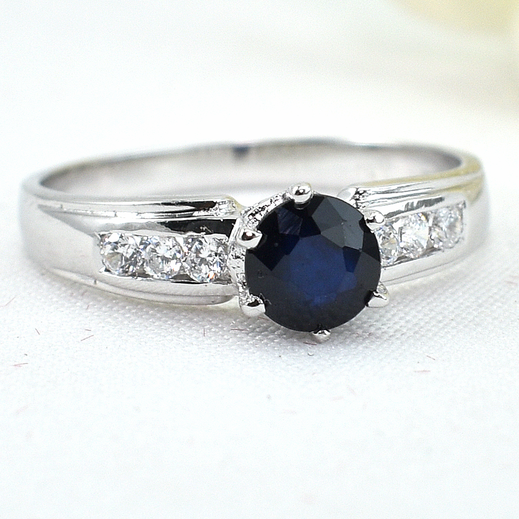 SKJewelryfactoryแหวนเงินแท้ ฝังพลอยไพลินแท้ โดดเด่น พร้อมประดับเพชร ER00609-BSA