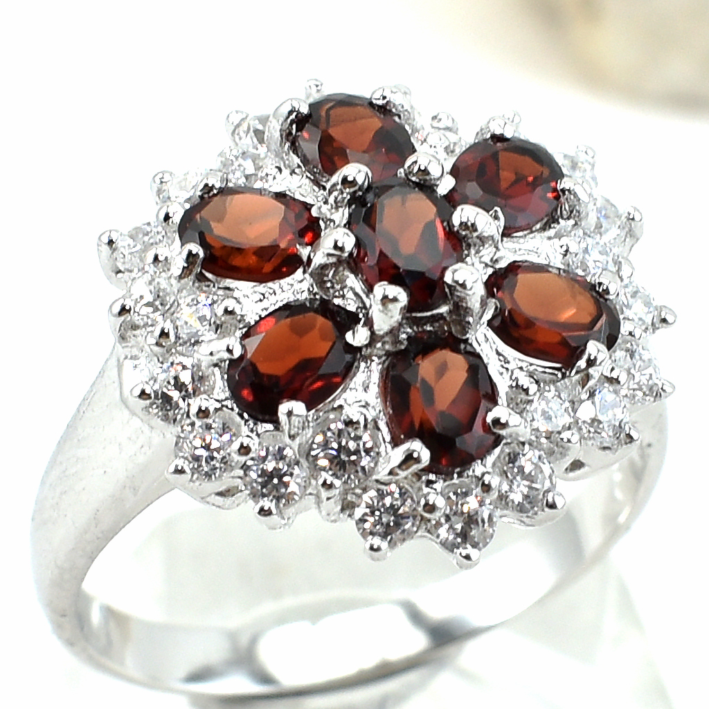 SKJewelryFactory แหวนดอกไม้พลลอยโกเมนแท้ ล้อมเพชร ตัวเรือนเงินแท้ 92.5% ER01004-GAN