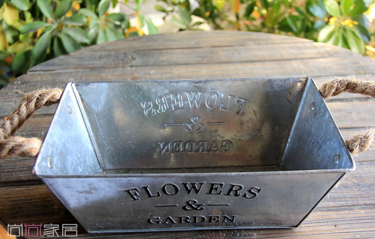 Pre-Order กระบะต้นไม้ สังกะสีปั้มลายนูน Flowers & Garden หูเชือกปอ มี 4 ทรง Zakka