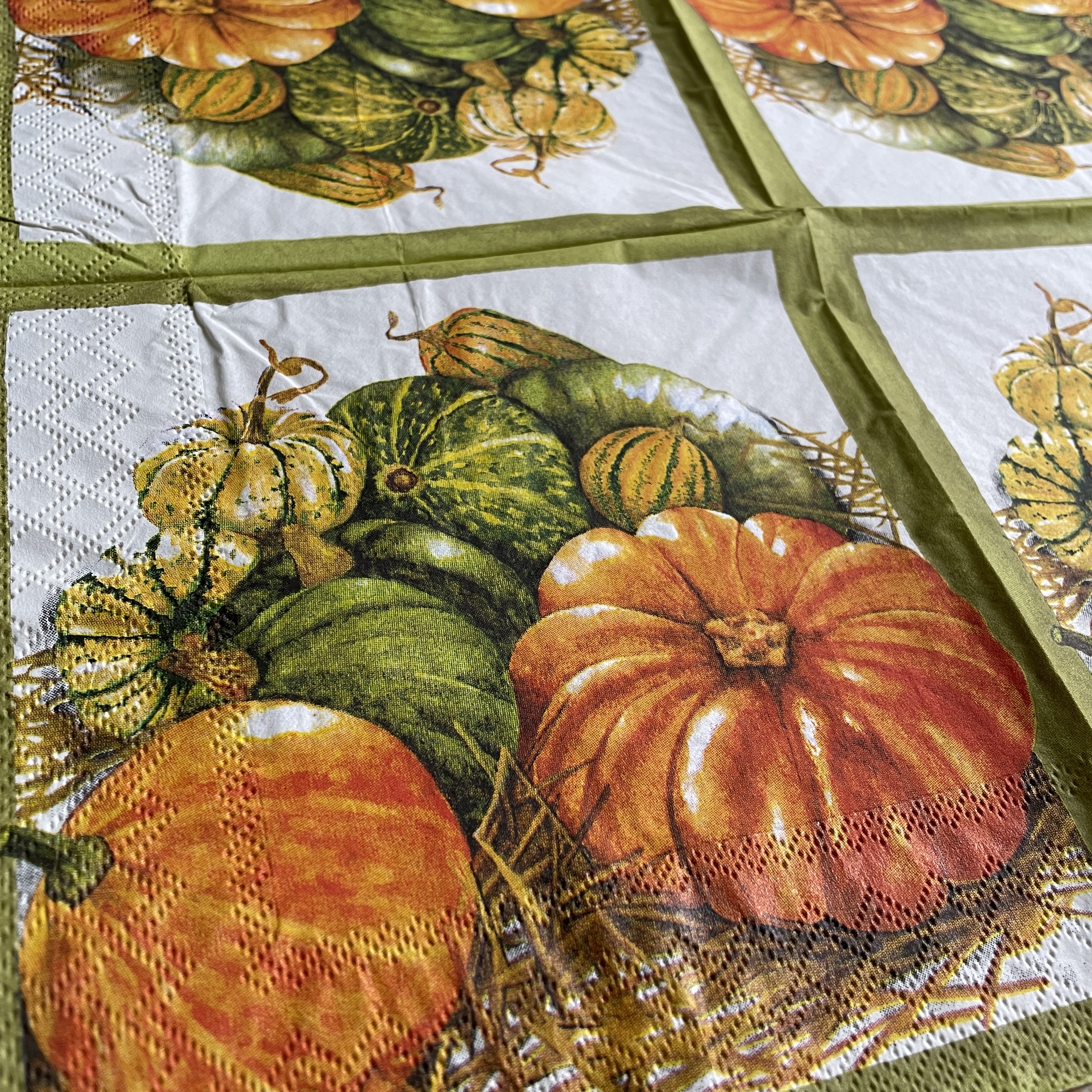 แนวภาพ เทศกาล วันเก็บเกี่ยว ฟักทอง Harvest Day เป็นภาพบล็อค 4 กระดาษแนพกิ้นสำหรับทำงาน เดคูพาจ Decoupage Paper Napkins ขนาด 33X33cm
