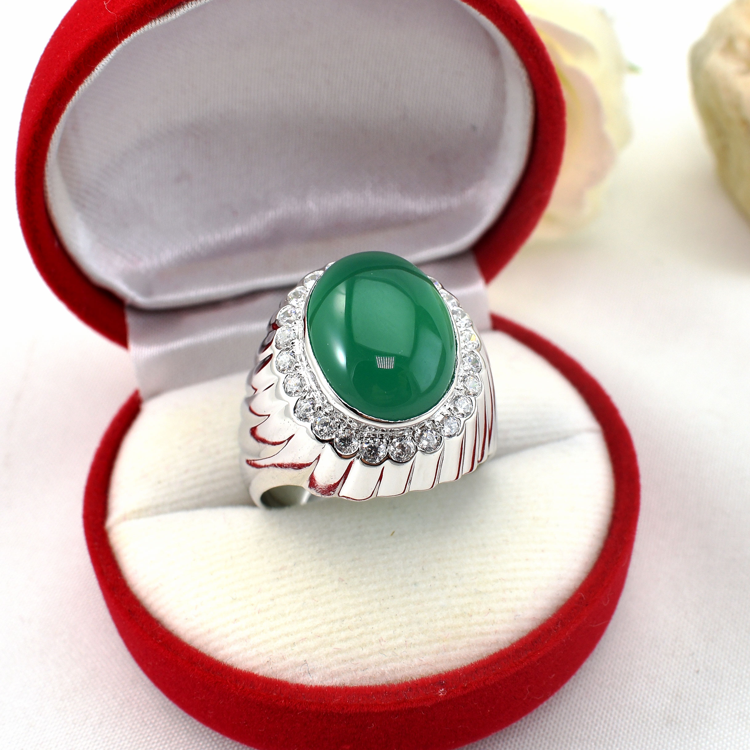 SKJewelryFactory แหวนพลอยกรีนอะเกทแท้ สีเขียวดุจดั่งมรกต แหวนชายทรงคลาสสิค MR00009-GAC