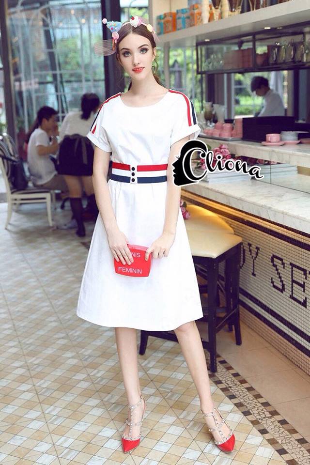 พร้อมส่ง Long Dress สีขาว แขนล้ำ