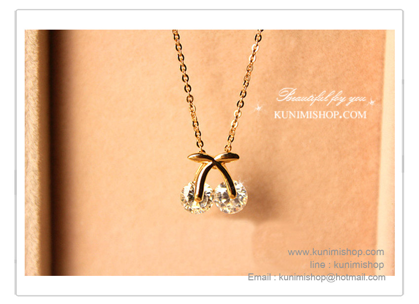 สร้อยสีทอง ลายโซ่ มาพร้อมจี้รูปเชอร์รี่          ตัวจี้สีทอง ผลเชอรรี่ประดับด้วยเพชรสีขาวและสีส้ม          มีให้เลือกสองสี ตัวเพชรแวววาว สวยมากคะ            ขนาด  :  ความยาวของสร้อย  22.5  cm.                         ความยาวของจี้  1.2  cm                                              *   รูปสินค้าจริงคะ  *