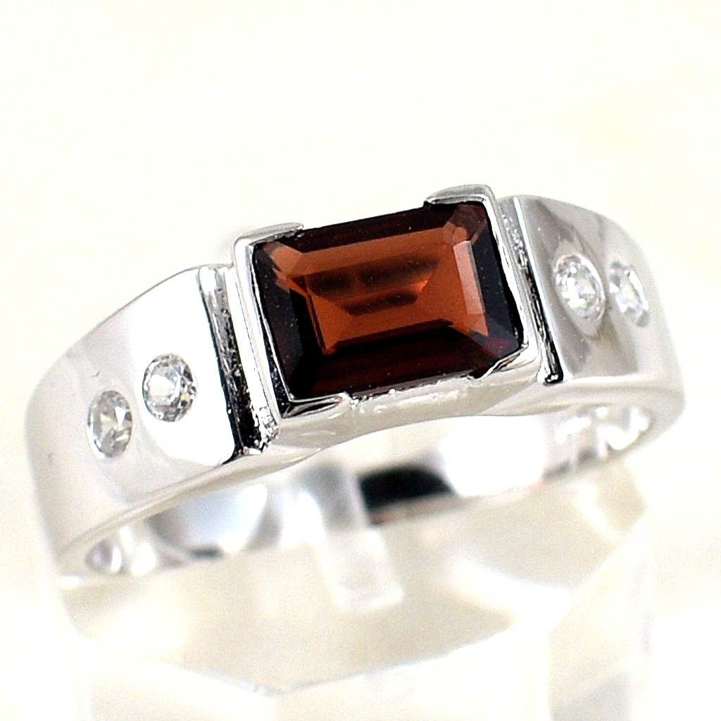 SKJewelryFactory แหวนชายสไตล์ลำลอง แหวนเงินแท้ 92.5% ฝังพลอยโกเมนแท้ ER02351-GAN