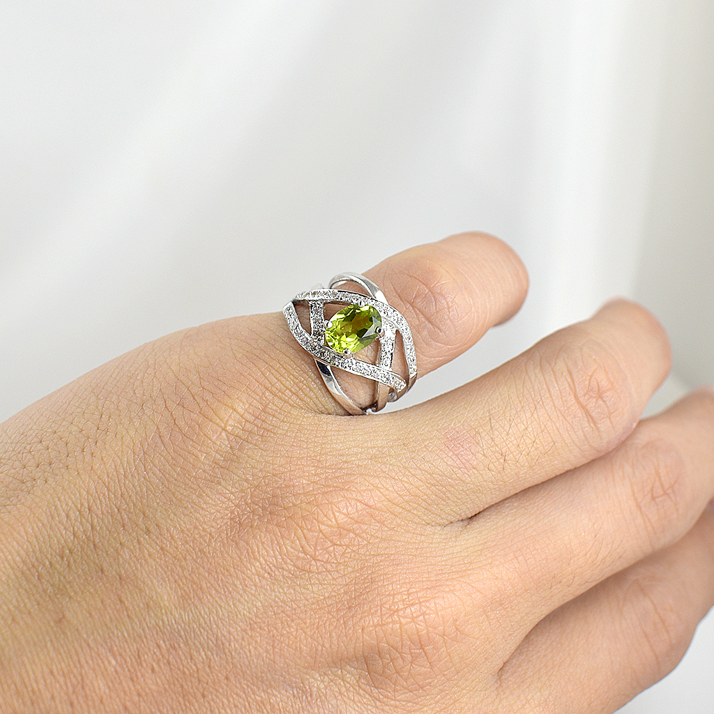 SKJewelryfactory แหวนพลอยเพอริดอทแท้ ตัวเรือนเน้นดีดีไซน์ แหวนพลอยชูยอด ER00879-PDT