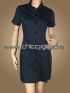 เสื้อคลุมตัวยาวแขนสั้นมีปกกระดุมหน้าสีกรมท่า แต่งกระเป๋าที่หน้าอก มีกระเป๋าใหญ่ลึก 2 ข้าง ผ้าเกรดเอ