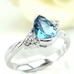 SKJewelryfactory แหวนเงินแท้ ฝังพลอยสวิสบลูโทปาซแท้ รูปทรงหยดน้ำ เจิดจรัส ER02007-SBT