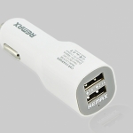 ที่ชาร์จมือถือในรถยนต์ ชาร์จได้ USB 2 Port สีขาว ยี่ห้อ Remax