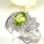 แหวนเงินแท้ 92.5% ฝังพลอยเพอริดอทแท้