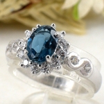 แหวนเงินแท้ 92.5% ฝังพลอยลอนดอนบลูโทปาซแท้ ER00875-LBT