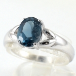 แหวนเงินแท้ 92.5% ฝังพลอยลอนดอนบลูโทปาซแท้