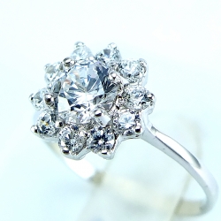 แหวนเงินแท้ฝังเพชร สไตล์เพชรล้อมเพชร