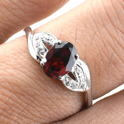 SKJewelryFactory แหวนโกเมนแท้ เรือนเงินแท้ 92.5% ชุบทองคำขาวกันหมองและดำ ER00643-GAN