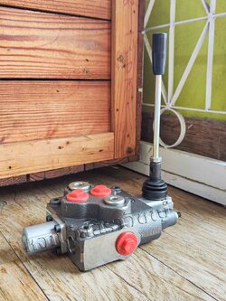 คอนโทรลวาล์ว แบบมือโยก ไฮดรอลิค Walvoil SD11 Series