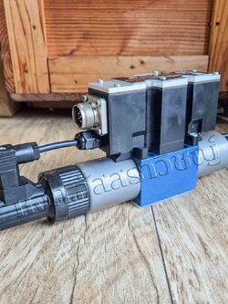 วาล์วควบคุมแบบพรอพอร์ชันนัล Rexroth รุ่น 4WREE series