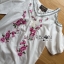 พร้อมส่ง เสื้อเปิดไหล่ปักกุหลาบชมพู