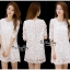 พร้อมส่ง เดรสสีขาวประดับลูกไม้ทรงปล่อยแขนศอก